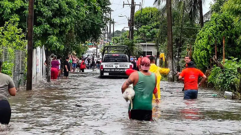 Río Tolome desbordado en Paso de Ovejas